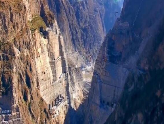 為建烏東德水電站，在峽谷底部挖90米深洞穴，用來(lái)干嘛的？