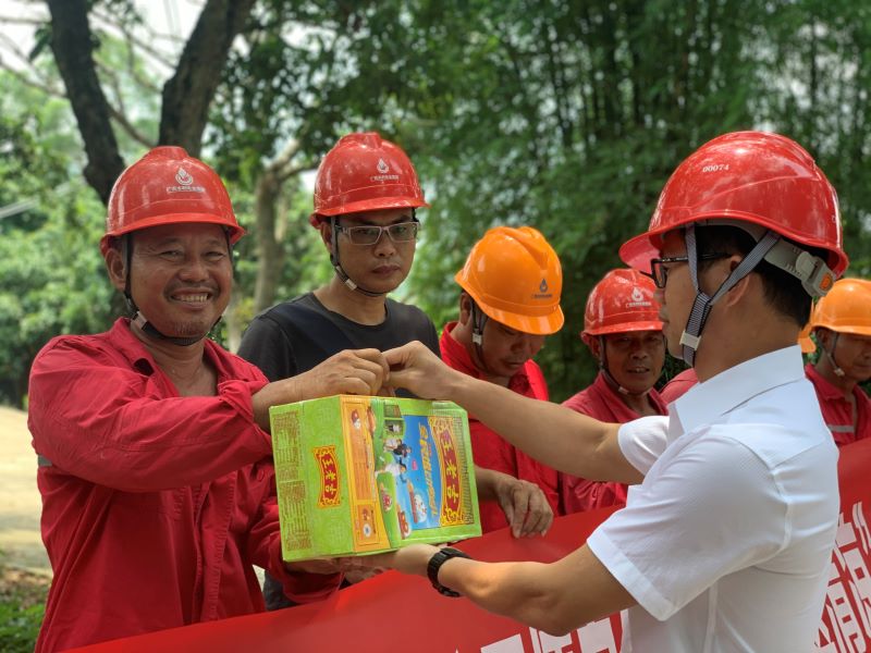 南方電網(wǎng)廣西新電力集團(tuán)博白供電局夏送清涼鼓干勁，情系一線保供電