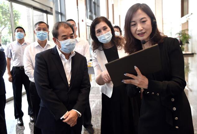 南方電網(wǎng)公司董事長、黨組書記孟振平調(diào)研鼎和保險公司