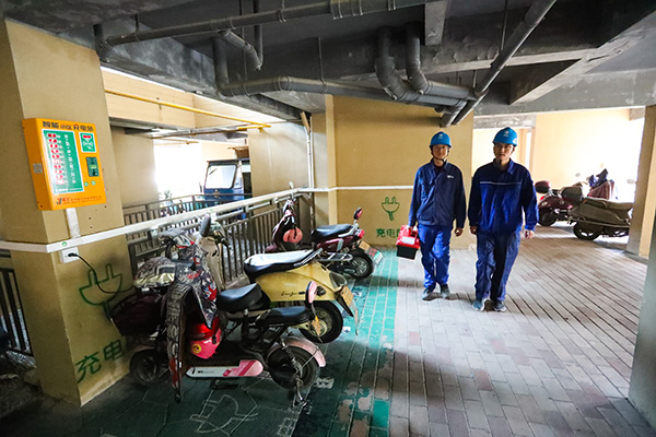 “小電驢”充電更安全了！寧?？h24393個充電接口完成升級改造