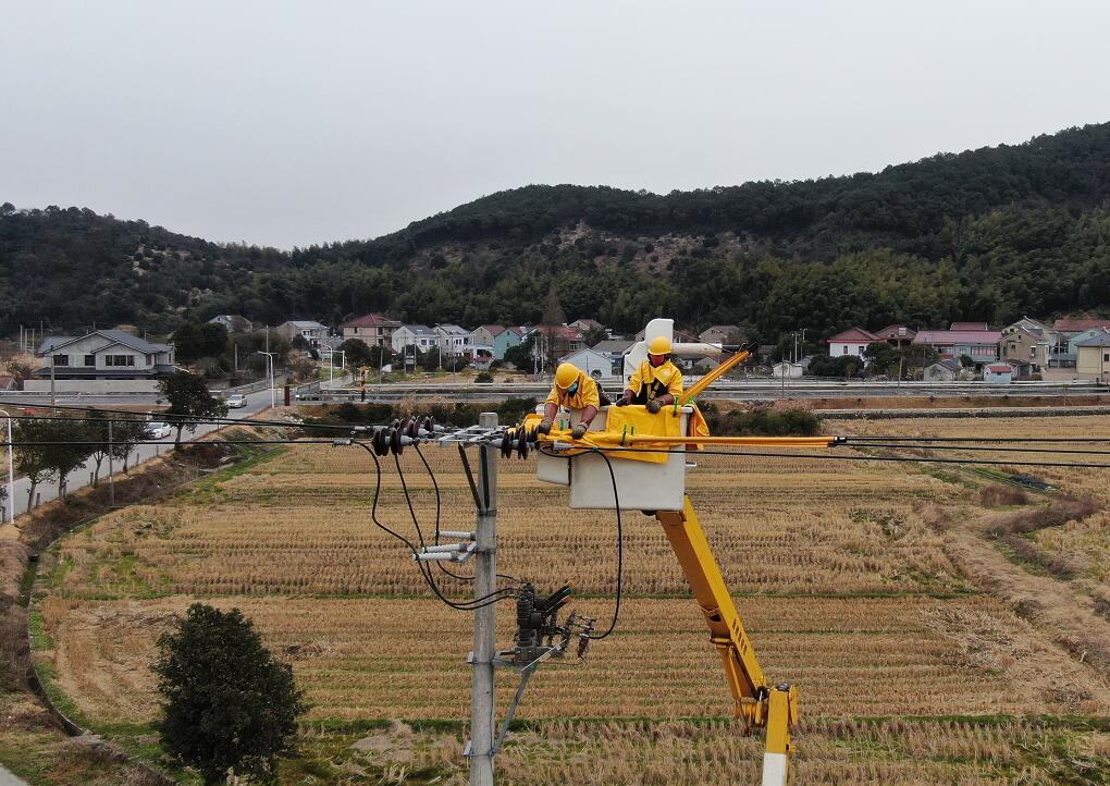 國(guó)網(wǎng)余姚市供電公司：寒潮中配網(wǎng)改造，發(fā)電車保障居民溫暖度冬