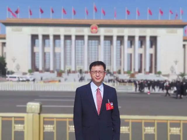 加快推動(dòng)新能源行業(yè) 與人工智能融合創(chuàng)新——訪全國(guó)人大代表、樂山太陽(yáng)能研究院院長(zhǎng)姜希猛