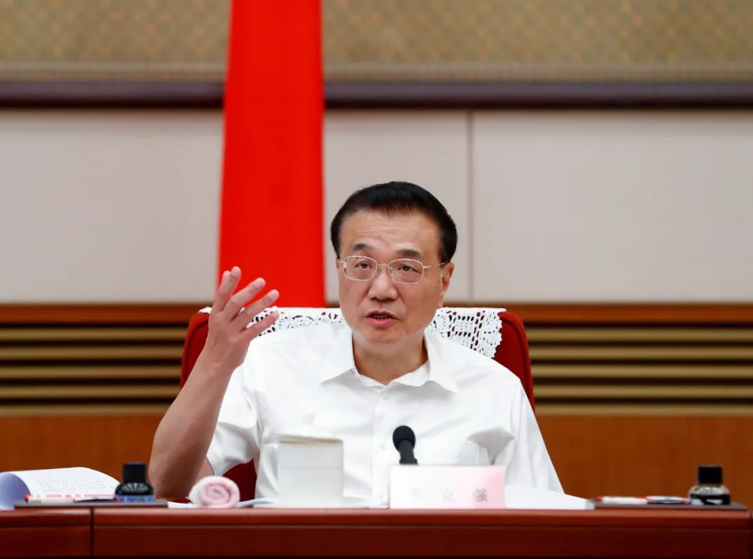 李克強(qiáng)：發(fā)揮西部風(fēng)、光、水電等優(yōu)勢 建大型清潔能源基地