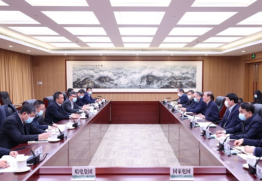 辛保安、張智剛與哈電集團(tuán)董事長曹志安、總經(jīng)理吳偉章會(huì)談