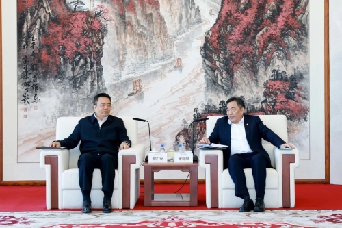宋海良孫洪水與哈電集團董事長曹志安、總經(jīng)理吳偉章會談