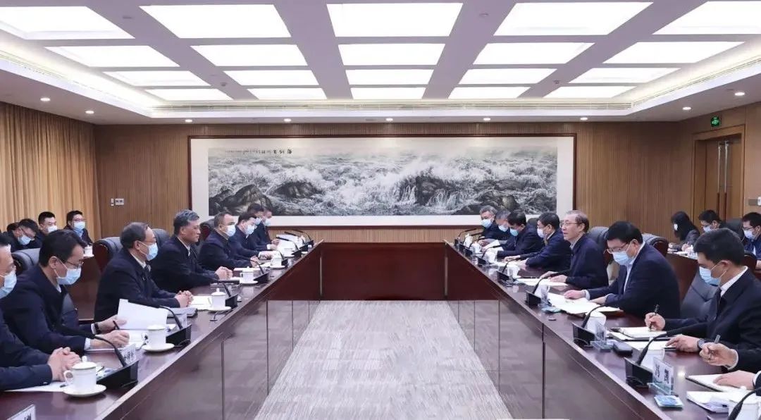 辛保安、張智剛與新疆維吾爾自治區(qū)、新疆生產(chǎn)建設(shè)兵團領(lǐng)導(dǎo)會談