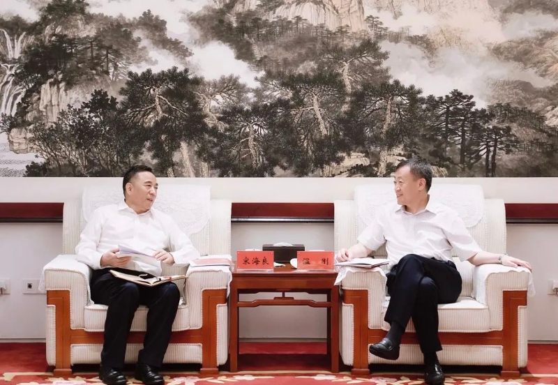 宋海良孫洪水與中國融通集團董事長溫剛、總經(jīng)理馬正武座談