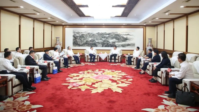 宋海良與內(nèi)蒙古自治區(qū)黨委常委、呼和浩特市委書記包鋼座談