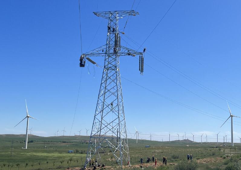 220千伏海春線(xiàn)、中海油化德風(fēng)電場(chǎng)35千伏集電線(xiàn)路順利改造完成
