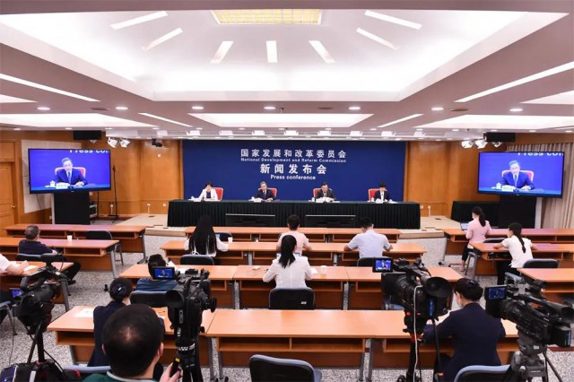 發(fā)改委：我國新能源產(chǎn)業(yè)全球領先，為全球市場提供超過70%的光伏組件