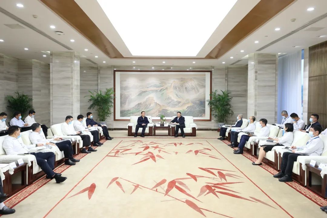 國(guó)家電網(wǎng)公司董事長(zhǎng)、黨組書(shū)辛保安與東方電氣集團(tuán)董事長(zhǎng)俞培根、總經(jīng)理徐鵬會(huì)談