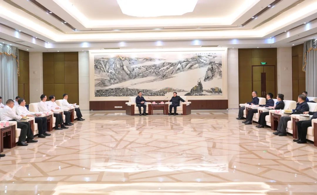國家電網(wǎng)公司董事長、黨組書辛保安與四川省委書記王曉暉會談
