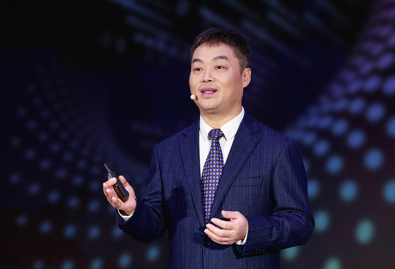 華為云CEO張平安：構(gòu)筑行業(yè)云底座，一切皆服務(wù)