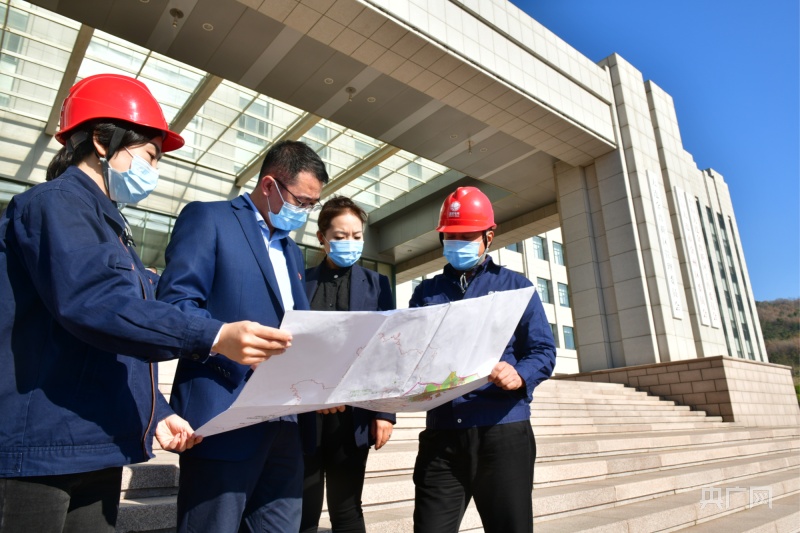 國網(wǎng)大連供電公司服務前移 以黨建引領(lǐng)營商環(huán)境優(yōu)化