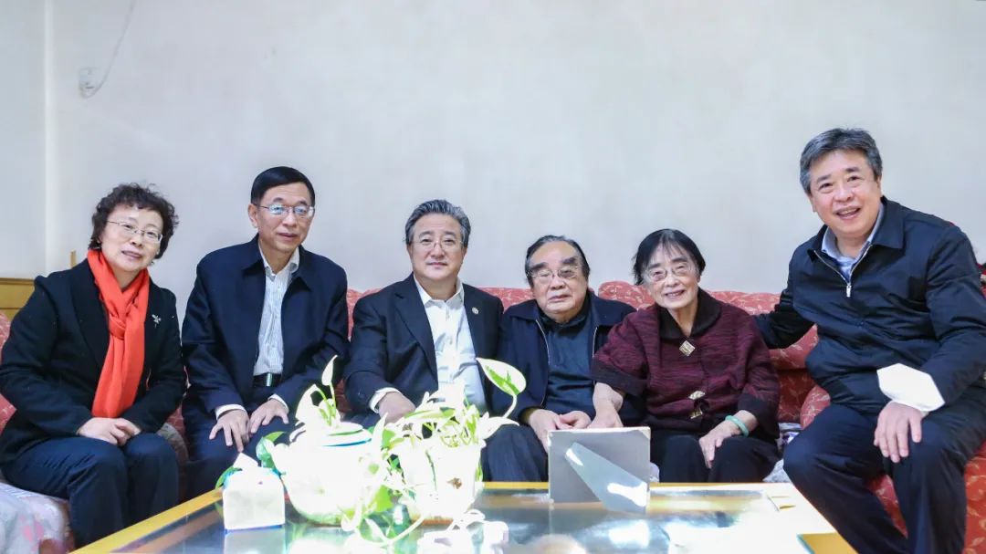 余劍鋒春節(jié)前夕看望慰問(wèn)核工業(yè)老領(lǐng)導(dǎo)蔣心雄、陳肇博