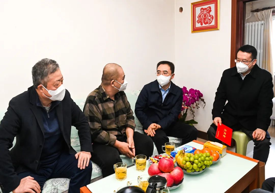 鄒磊、劉明勝走訪慰問退休老領(lǐng)導(dǎo)、勞模遺屬、困難黨員群眾