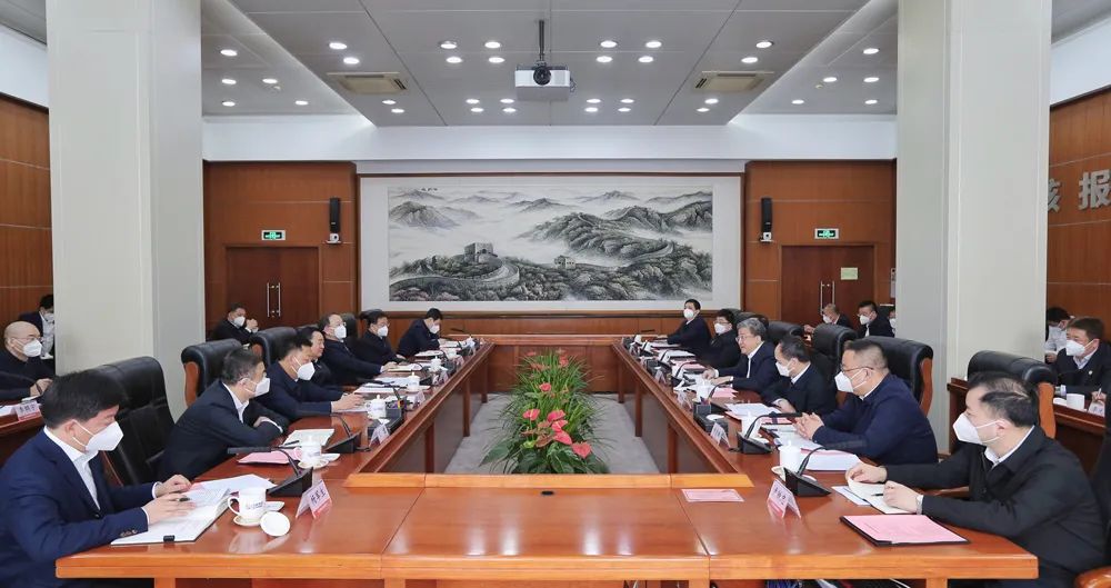 中核集團(tuán)黨組書記、董事長(zhǎng)余劍鋒與遼寧省委書記郝鵬、省長(zhǎng)李樂成會(huì)談