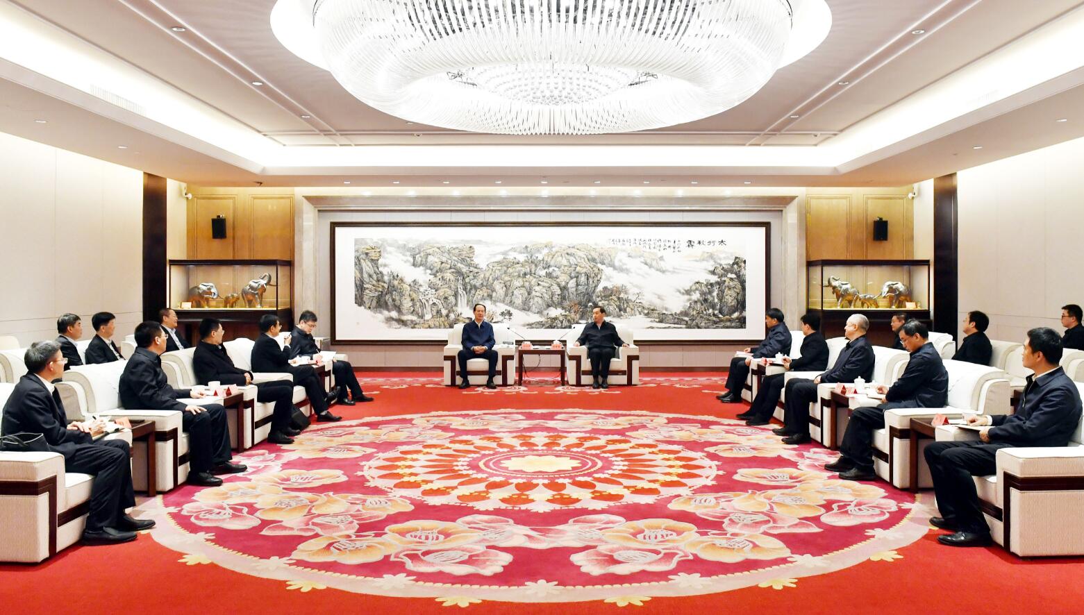 中國(guó)電建黨委書(shū)記、董事長(zhǎng)丁焰章與河北省委常委、石家莊市委書(shū)記張超超會(huì)談