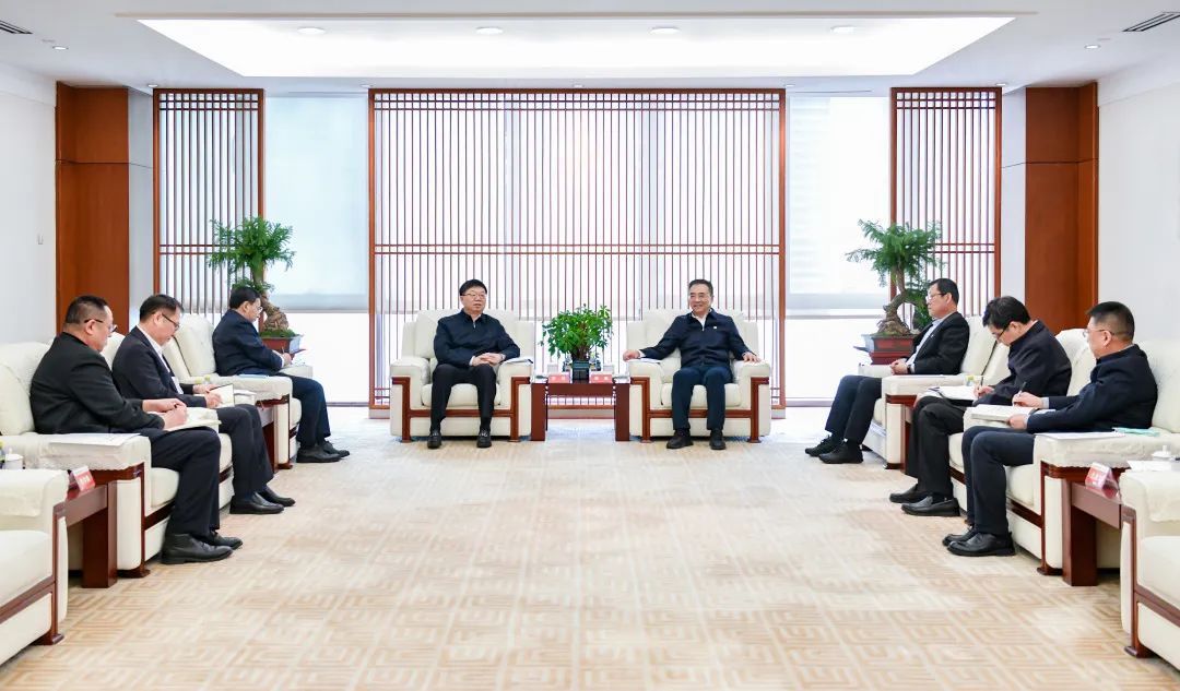 大唐集團(tuán)有限公司黨組書(shū)記、董事長(zhǎng)鄒磊會(huì)見(jiàn)吉林省委常委、省委秘書(shū)長(zhǎng)李偉