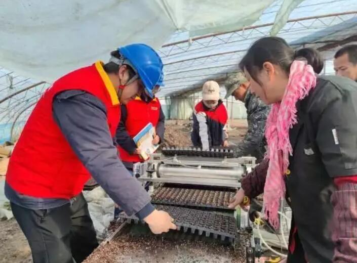 國網(wǎng)新疆電力公司貼心服務(wù)，為春耕春灌用電保駕護(hù)航