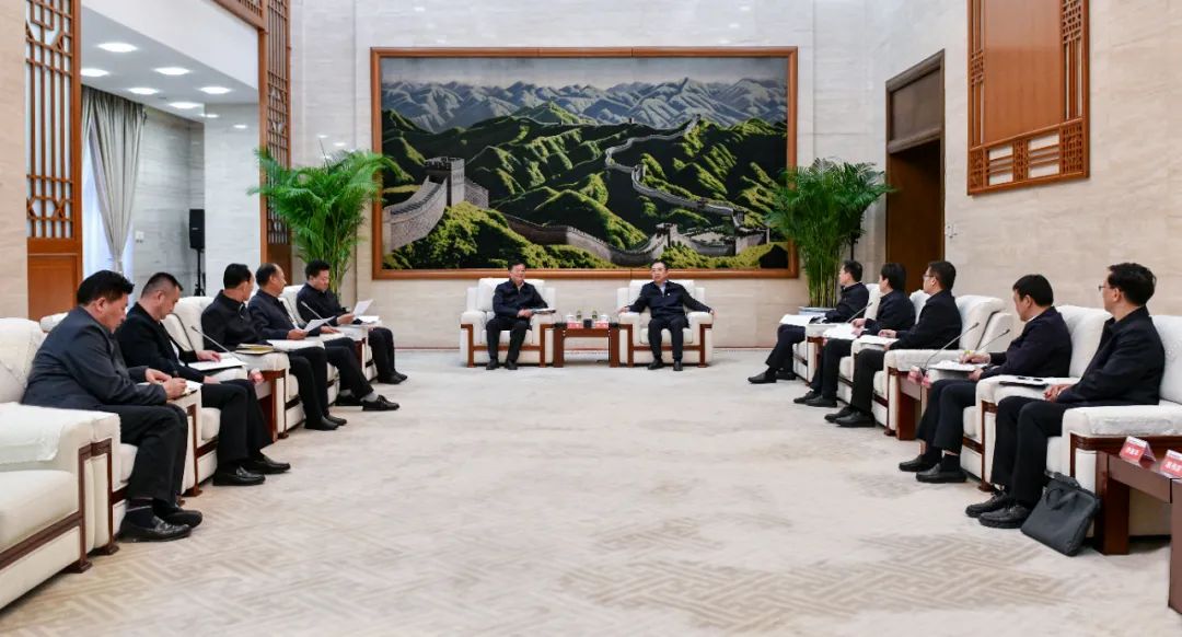 大唐集團(tuán)黨組書記、董事長鄒磊與青海省海南州委書記呂剛、州長尕瑪朋措會談