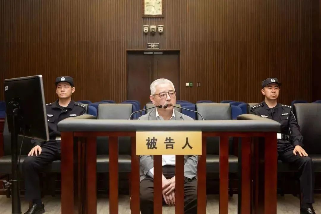 被控受賄1.56億，原上海電氣集團(tuán)股份有限公司總裁、董事長鄭建華受審