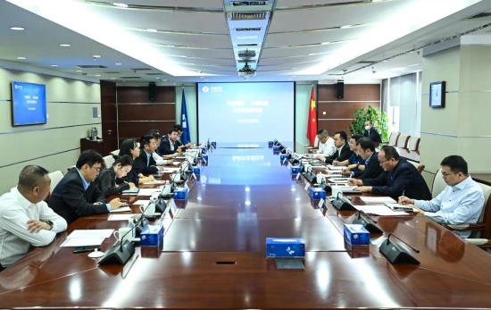 中國電建黨委常委、副總經(jīng)理劉源與中國建材股份副總裁王兵舉行會談