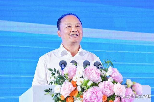 全國(guó)工商聯(lián)副主席，通威集團(tuán)董事局主席劉漢元：加快建設(shè)可再生能源 構(gòu)建川渝清潔能源一體化