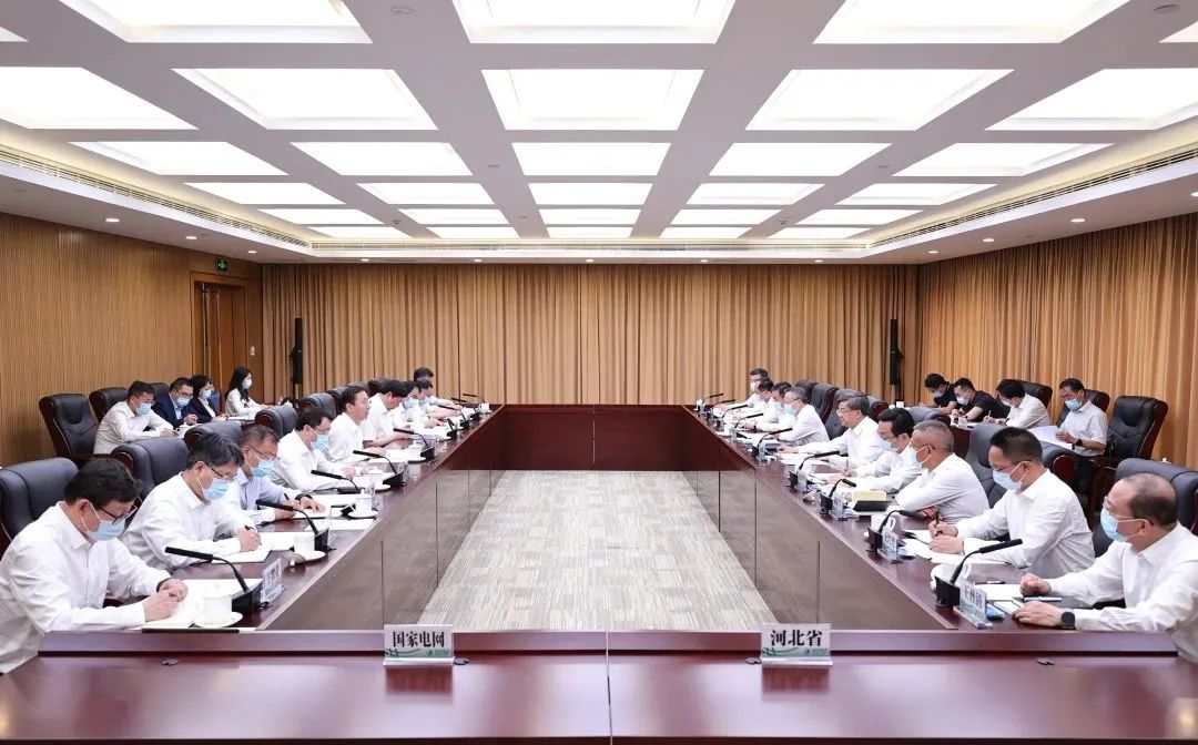 國(guó)家電網(wǎng)董事長(zhǎng)辛保安、總經(jīng)理張智剛與河北省委書(shū)記倪岳峰會(huì)談