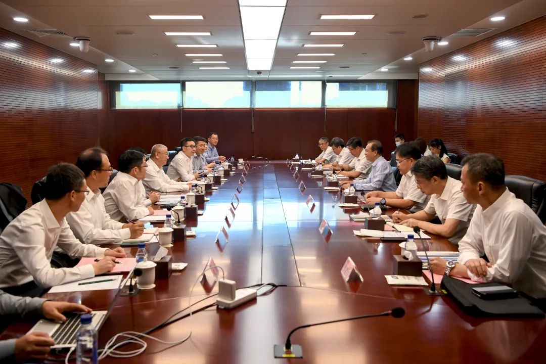 華電集團(tuán)黨組書記、董事長(zhǎng)江毅會(huì)見隆基綠能總裁李振國(guó)