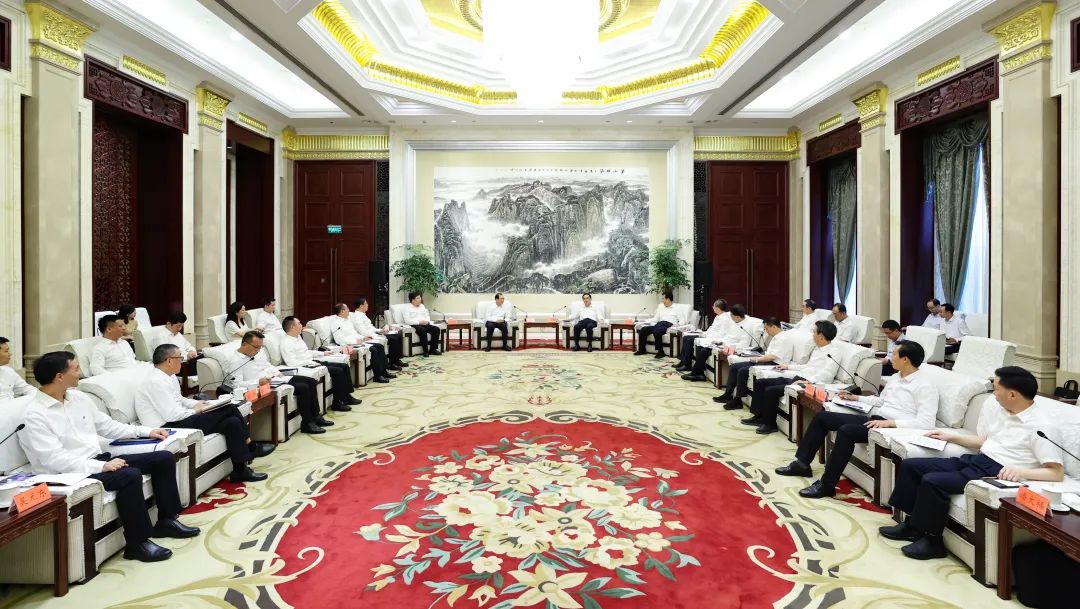中國(guó)華電黨組書記、董事長(zhǎng)江毅拜會(huì)貴州省委書記徐麟、省長(zhǎng)李炳軍