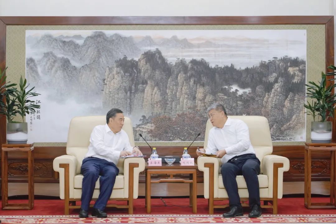 中國(guó)能建黨委書記、董事長(zhǎng)宋海良與國(guó)家能源集團(tuán)黨組書記、董事長(zhǎng)劉國(guó)躍會(huì)談