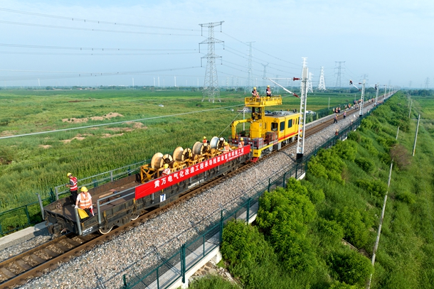 國(guó)家能源集團(tuán)朔黃鐵路黃萬線電氣化改造進(jìn)入上部施工階段