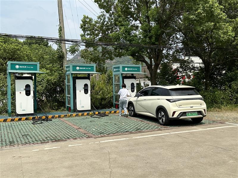 各類政策支持新能源汽車和充電樁下鄉(xiāng)，但村里真的需要這么多充電樁嗎?