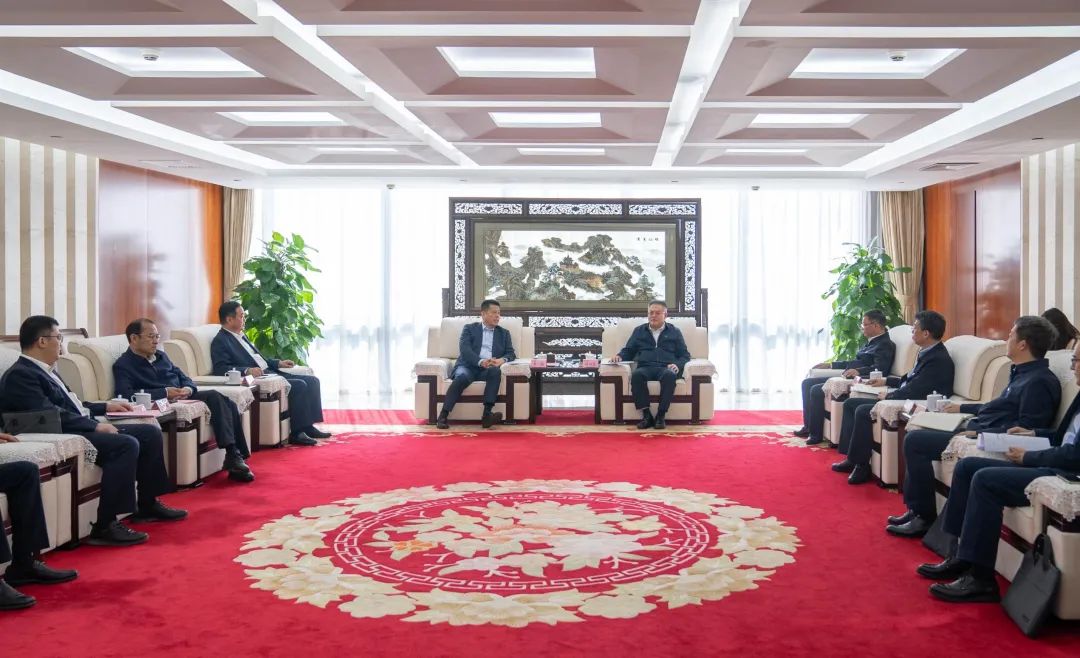 華電集團黨組副書記、總經理葉向東與山東能源黨委書記、董事長李偉舉行會談