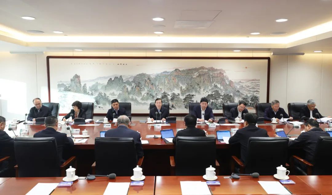 國家電網(wǎng)公司領(lǐng)導(dǎo)班子和專職助理、總師、副總師2024年調(diào)研座談會召開