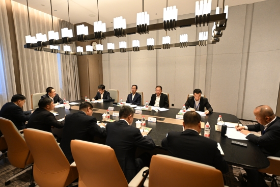 丁焰章與近期新任職子企業(yè)黨委書(shū)記、董事長(zhǎng)進(jìn)行集體談話