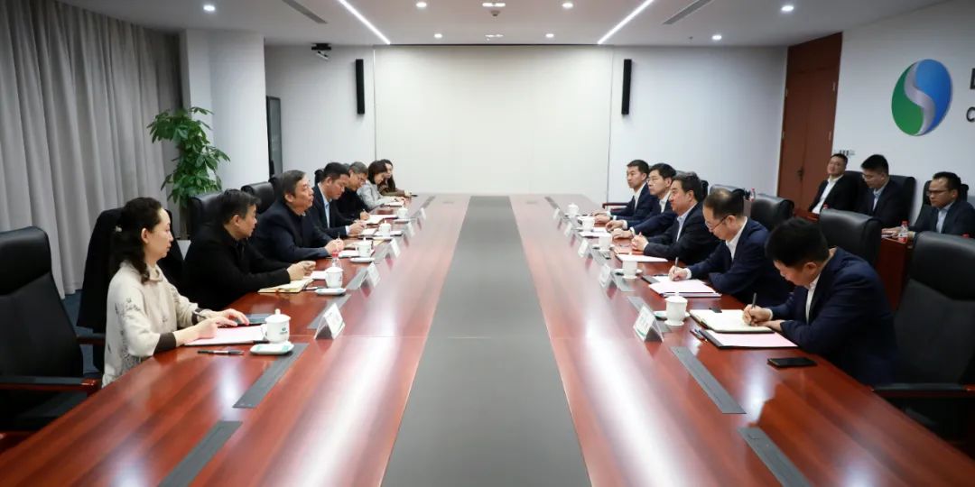 中國電氣裝備黨委書記、董事長白忠泉會見上海市經(jīng)濟和信息化委員會副主任戎之勤