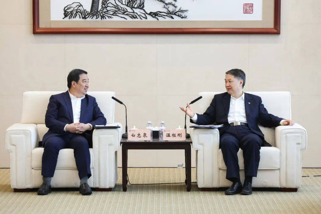 中國(guó)電氣裝備董事長(zhǎng)白忠泉、總經(jīng)理周群拜訪中國(guó)華能董事長(zhǎng)溫樞剛
