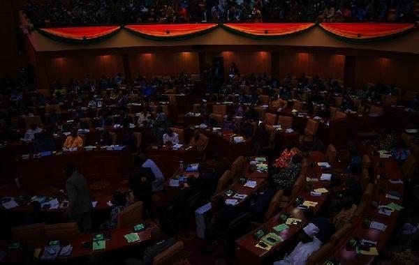 英媒：加納議會欠電費，電力公司拉閘打斷國情咨文