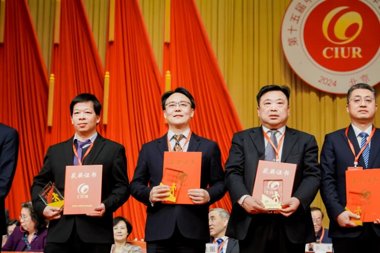 中國(guó)能建綠色建材公司黨委書記、董事長(zhǎng)，綠色先進(jìn)材料研究院院長(zhǎng)蔣洋榮獲“2023年中國(guó)產(chǎn)學(xué)研合作創(chuàng)新獎(jiǎng)”