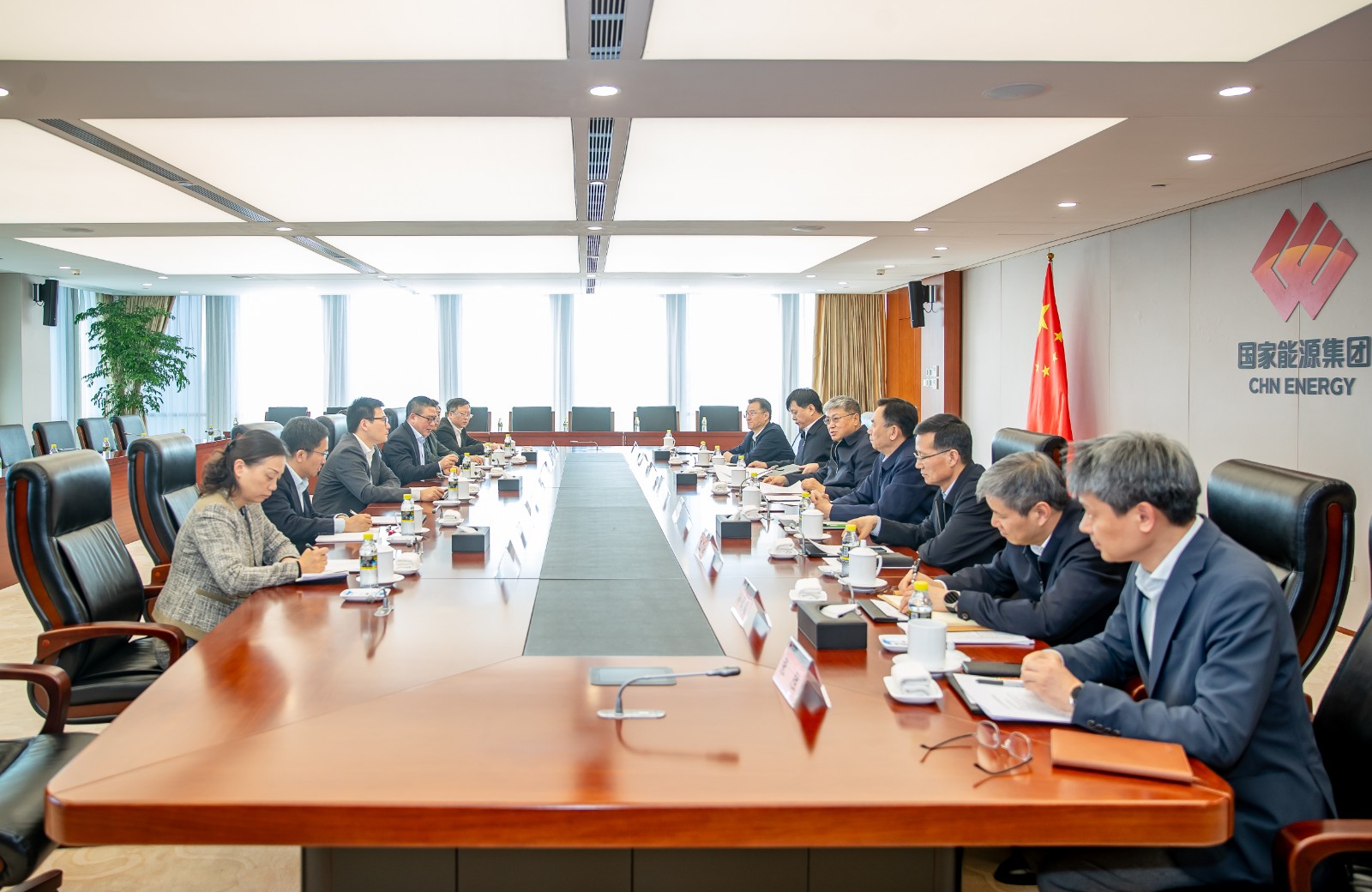 國家能源集團(tuán)黨組書記、董事長劉國躍會見上海電氣集團(tuán)黨委書記、董事長吳磊