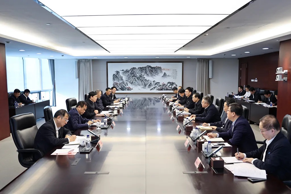 華電集團董事長江毅、總經(jīng)理葉向東與國家電網(wǎng)董事長、黨組書記張智剛會談