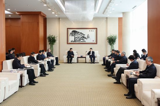 華能集團董事長溫樞剛、總經(jīng)理鄧建玲會見國家電網(wǎng)董事長張智剛