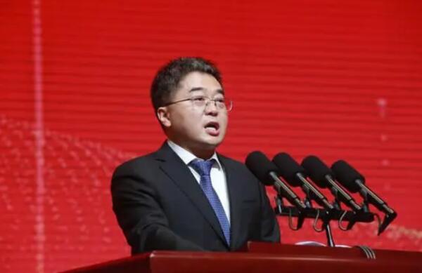 “垃圾大王”嚴(yán)圣軍，拿啥完成近千億投資?