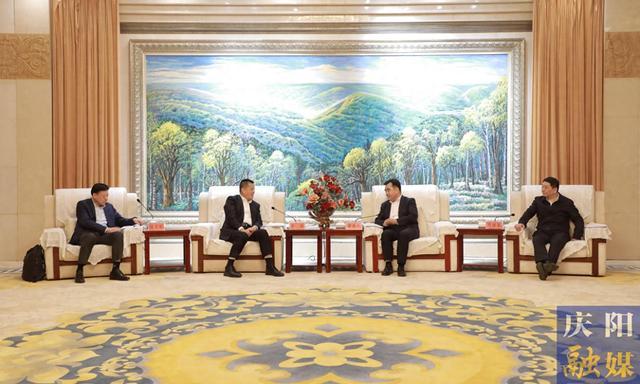 慶陽市委書記黃澤元、市長周繼軍與山東能源集團(tuán)黨委書記、董事長李偉一行座談