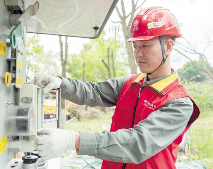賀彪：星城萬家燈火，“帶電護衛(wèi)”用心守候