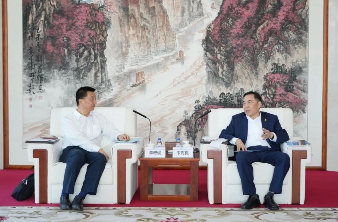 中國(guó)能建黨委書記、董事長(zhǎng)宋海良與新疆住建廳黨組書記、副廳長(zhǎng)李宏斌會(huì)談