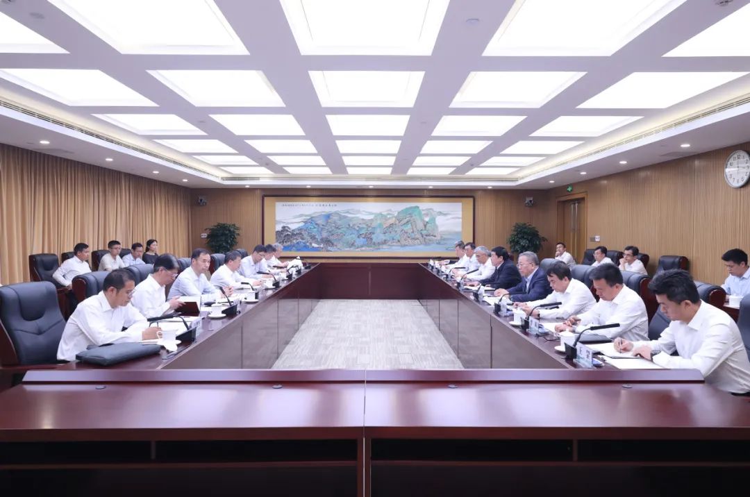 國家能源局黨組書記、局長章建華赴國家電網(wǎng)公司調(diào)研迎峰度夏電力保供工作