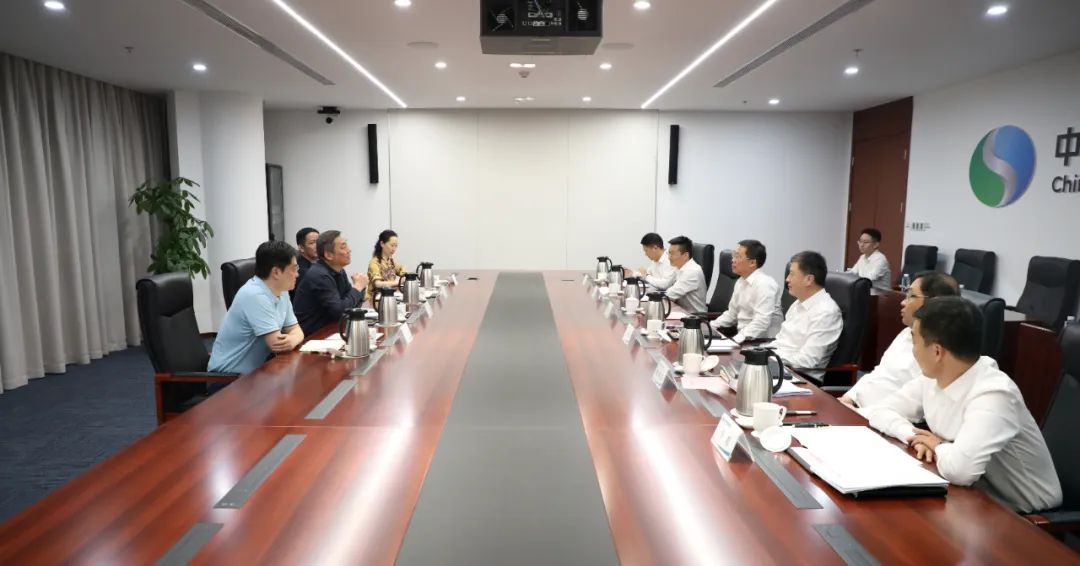中國電氣裝備李洪鳳董事長、周群總經理會見上海市經信委副主任戎之勤